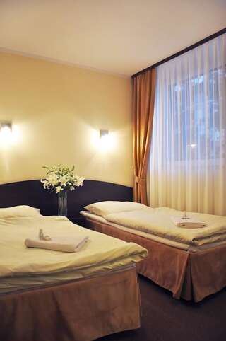 Отель Hotel Pojezierze Щецинек Стандартный двухместный номер с 2 отдельными кроватями-3