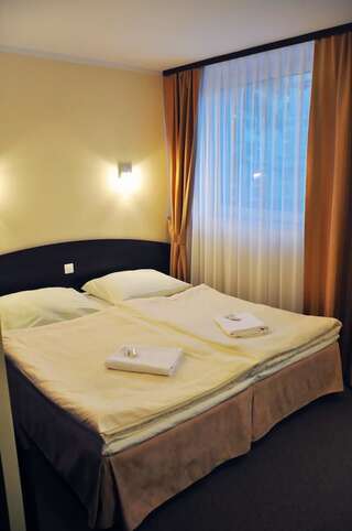 Отель Hotel Pojezierze Щецинек Улучшенный двухместный номер с 1 кроватью-5